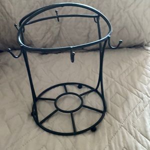 Black metal coffee mugs holder